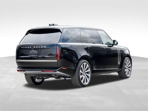 2025 Land Rover Range Rover P400 SE 7 Seat