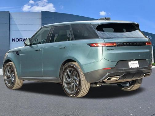 Giola Green 2024 Land Rover Range Rover Sport SE