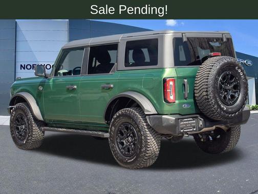 Eruption Green Metallic 2023 Ford Bronco Wildtrak