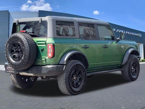 Eruption Green Metallic 2023 Ford Bronco Wildtrak