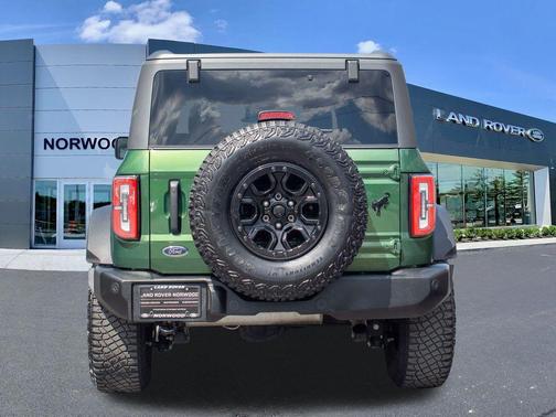 Eruption Green Metallic 2023 Ford Bronco Wildtrak
