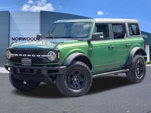 Eruption Green Metallic 2023 Ford Bronco Wildtrak