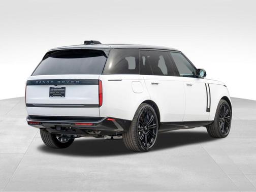 2025 Land Rover Range Rover P530 SE 7 Seat