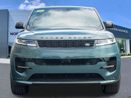 Giola Green 2026 Land Rover Range Rover Sport P460e Dynamic SE