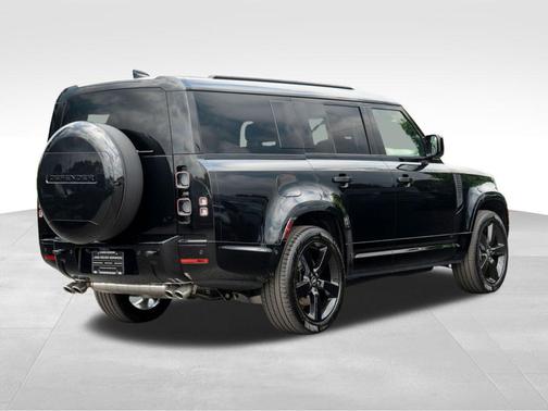 2025 Land Rover Defender P500 V8