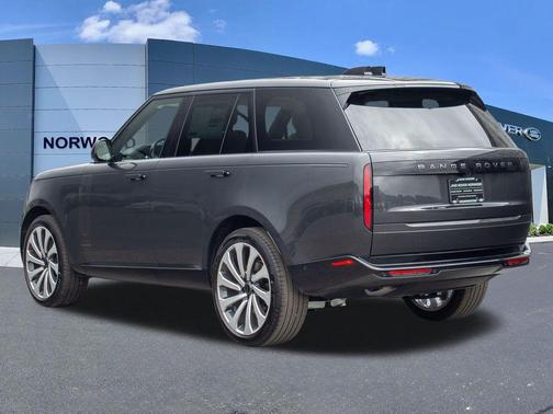 Carpathian Grey 2026 Land Rover Range Rover P400 SE