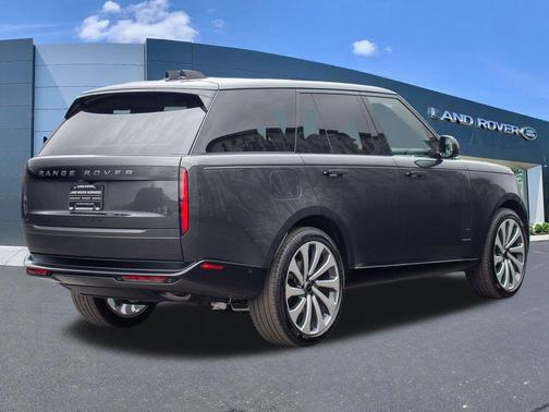 Carpathian Grey 2026 Land Rover Range Rover P400 SE