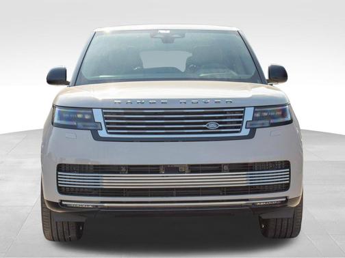2025 Land Rover Range Rover P615 SV