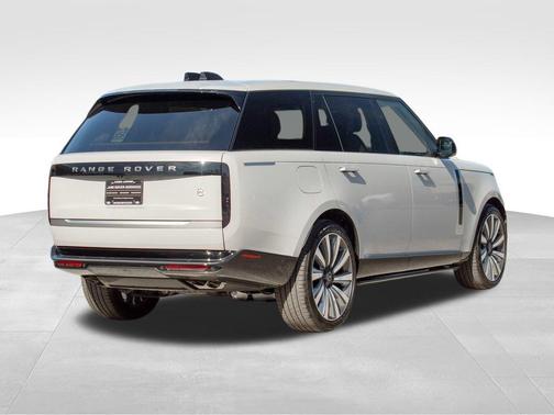 2025 Land Rover Range Rover P615 SV