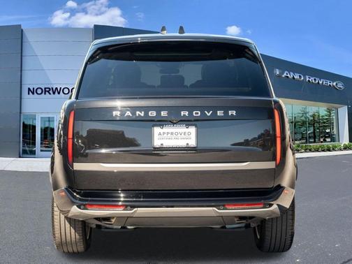 Santorini Black 2026 Land Rover Range Rover P400 SE