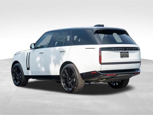 2025 Land Rover Range Rover P400 SE