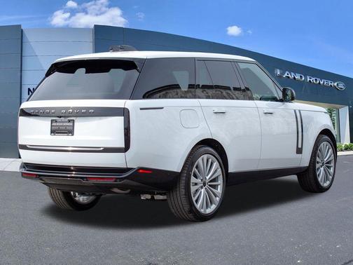 Fuji White 2026 Land Rover Range Rover P400 SE