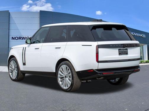 Fuji White 2026 Land Rover Range Rover P400 SE