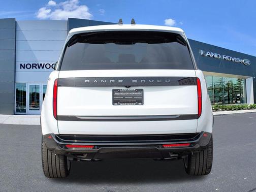 Fuji White 2026 Land Rover Range Rover P400 SE