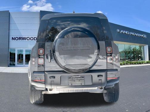 2026 Land Rover Defender 130 X-Dynamic SE