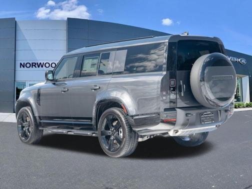 2026 Land Rover Defender 130 X-Dynamic SE