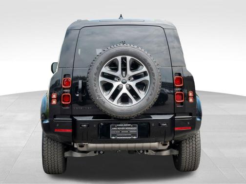 2025 Land Rover Defender P400 X-Dynamic SE