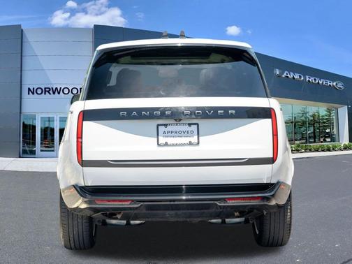 Fuji White 2025 Land Rover Range Rover P400 SE
