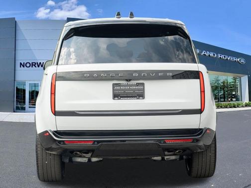 Fuji White 2026 Land Rover Range Rover P530 SE 7 Seat