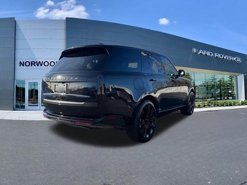 2026 Land Rover Range Rover P530 SE