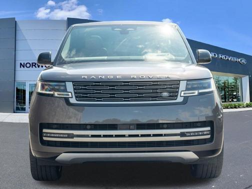 Charente Grey 2025 Land Rover Range Rover P550e SE
