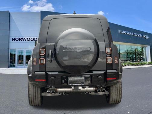 2026 Land Rover Defender P525 V8