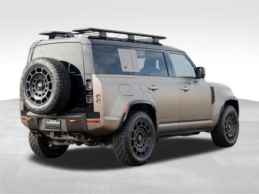 2025 Land Rover Defender V8