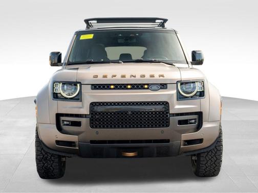 2025 Land Rover Defender V8