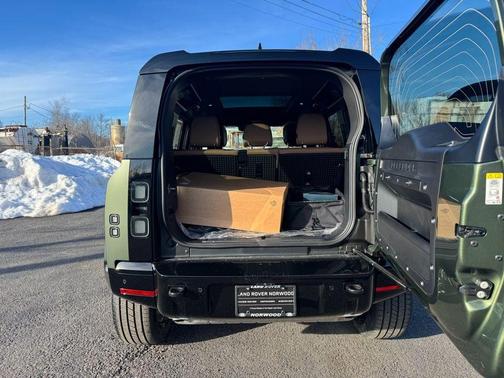 2026 Land Rover Defender P400 X-Dynamic SE