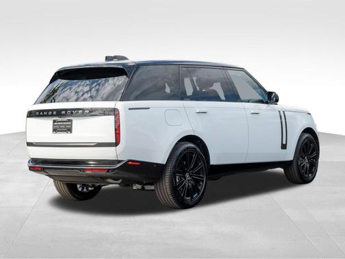 2025 Land Rover Range Rover P400 SE 7 Seat