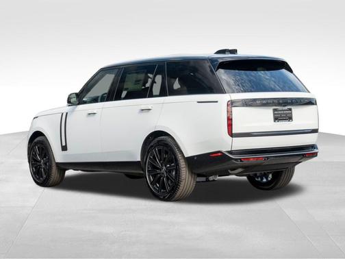 2025 Land Rover Range Rover P400 SE 7 Seat
