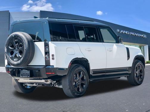Fuji White 2026 Land Rover Defender P400 X-Dynamic SE