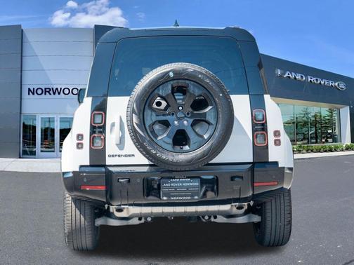 Fuji White 2026 Land Rover Defender P400 X-Dynamic SE