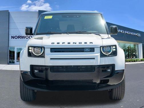 Fuji White 2026 Land Rover Defender P400 X-Dynamic SE