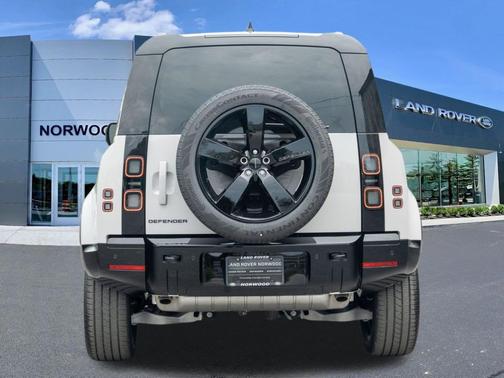 Borasco Grey 2026 Land Rover Defender P400 X-Dynamic SE