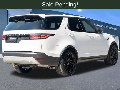 Fuji White 2025 Land Rover Discovery P300 S