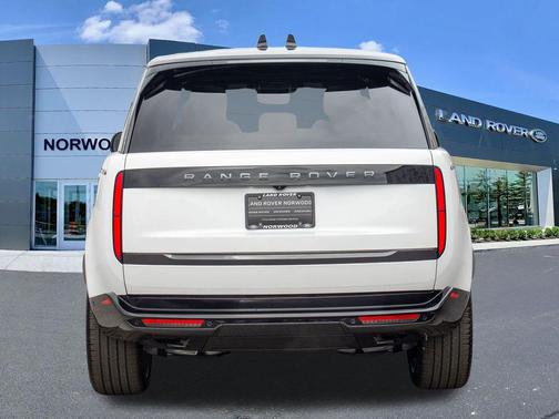 Ostuni Pearl White 2026 Land Rover Range Rover P400 SE