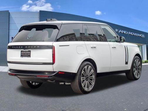 Ostuni Pearl White 2026 Land Rover Range Rover P400 SE