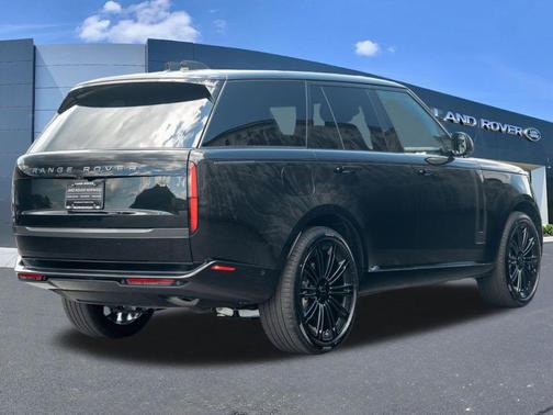 Santorini Black 2026 Land Rover Range Rover P400 SE