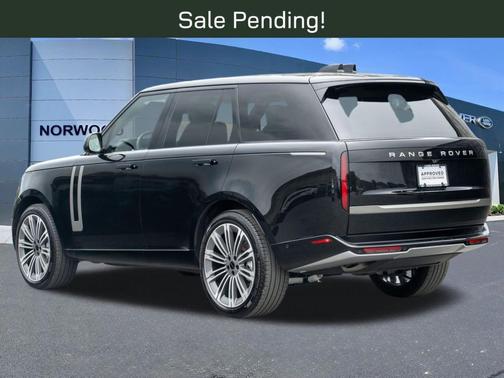 Santorini Black 2026 Land Rover Range Rover P400 SE