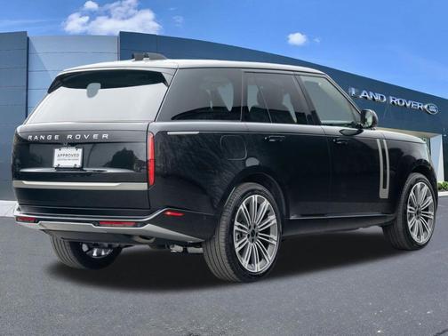 Santorini Black 2026 Land Rover Range Rover P400 SE