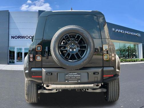 Santorini Black 2026 Land Rover Defender P400 X-Dynamic SE