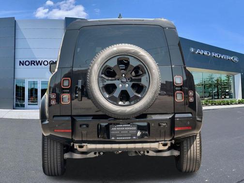 Santorini Black 2026 Land Rover Defender P400 X-Dynamic SE