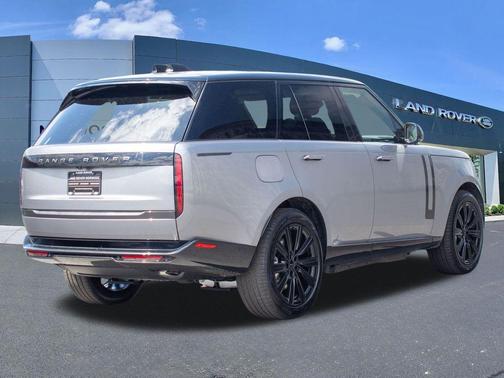 Eiger Grey 2026 Land Rover Range Rover P550e SE