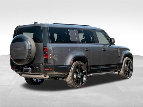 2025 Land Rover Defender P400 X-Dynamic SE