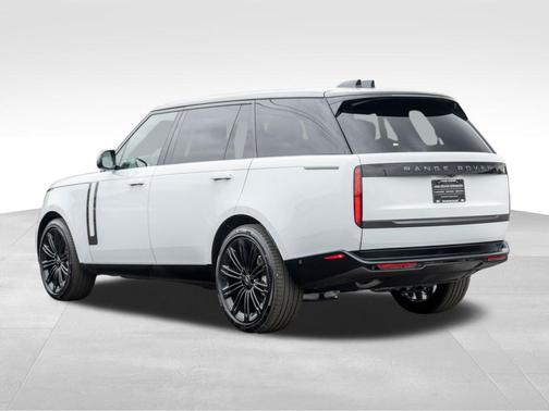 2025 Land Rover Range Rover P400 SE 7 Seat
