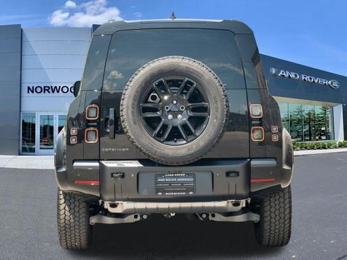 Santorini Black 2026 Land Rover Defender P400 X-Dynamic SE