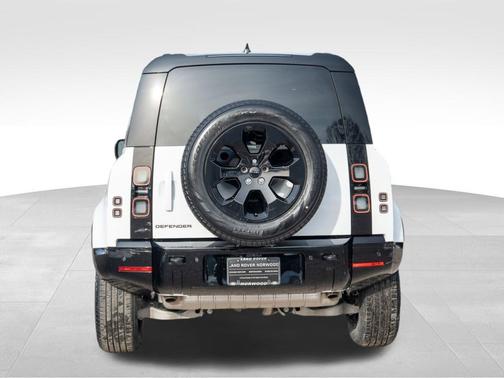 2026 Land Rover Defender 110 X-Dynamic SE