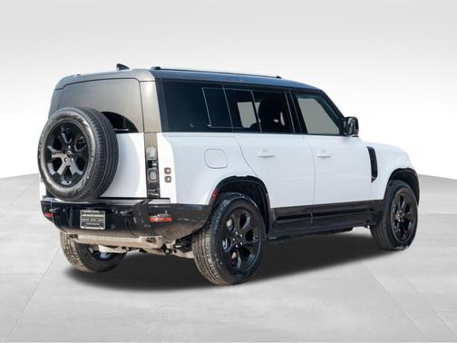 2026 Land Rover Defender 110 X-Dynamic SE