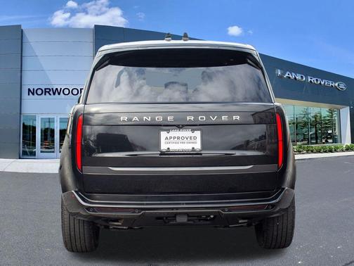 Santorini Black 2025 Land Rover Range Rover P400 SE 7 Seat